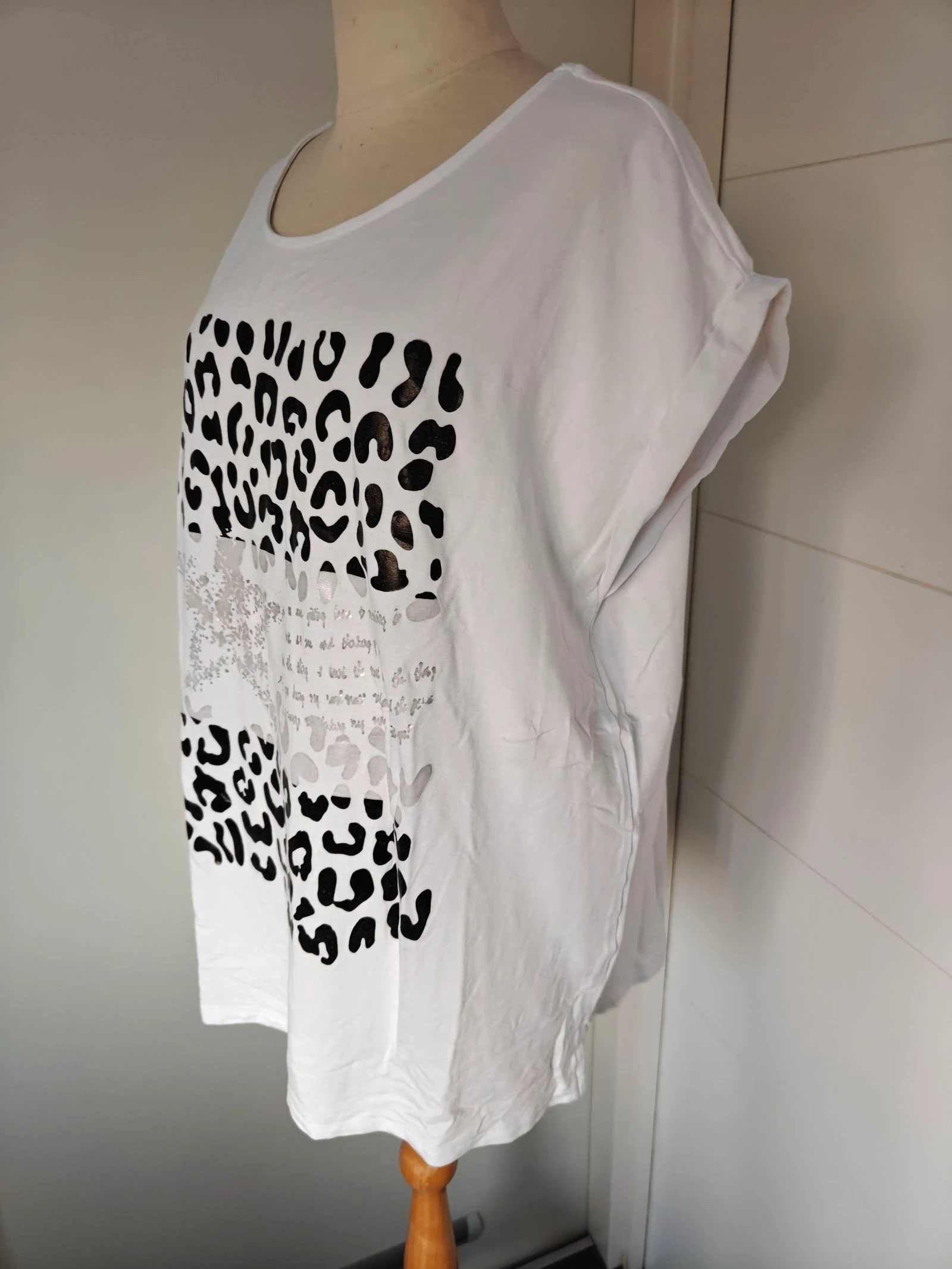 Camiseta blanca con estampado de leopardo, talla XXL – photo 3